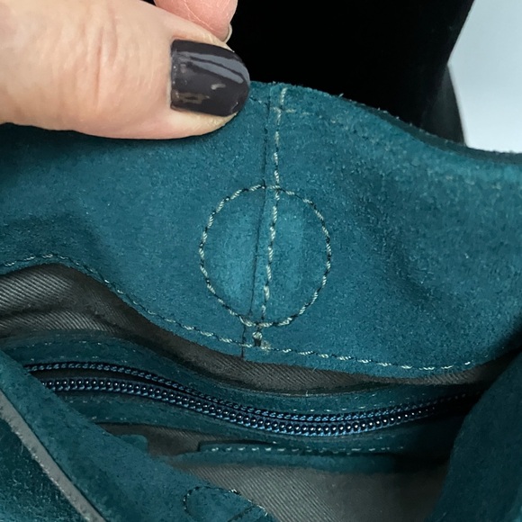 Garnet Hill Teal Suede Tote Hobo Bag Magnetic Closure / Pockets/ Made in Italy - Picture 8 of 16